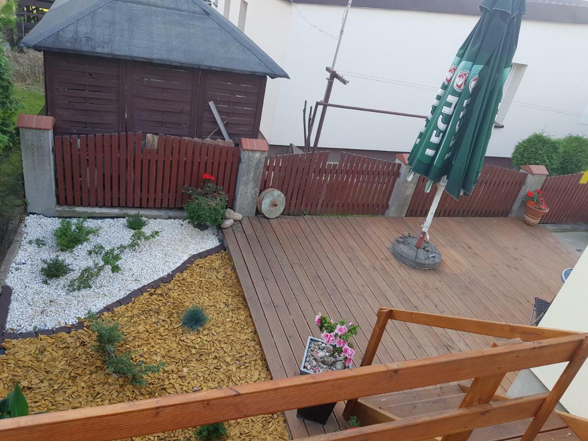 Caloroczny Dom Wypoczynkowy Anna Charzykowy Exterior foto